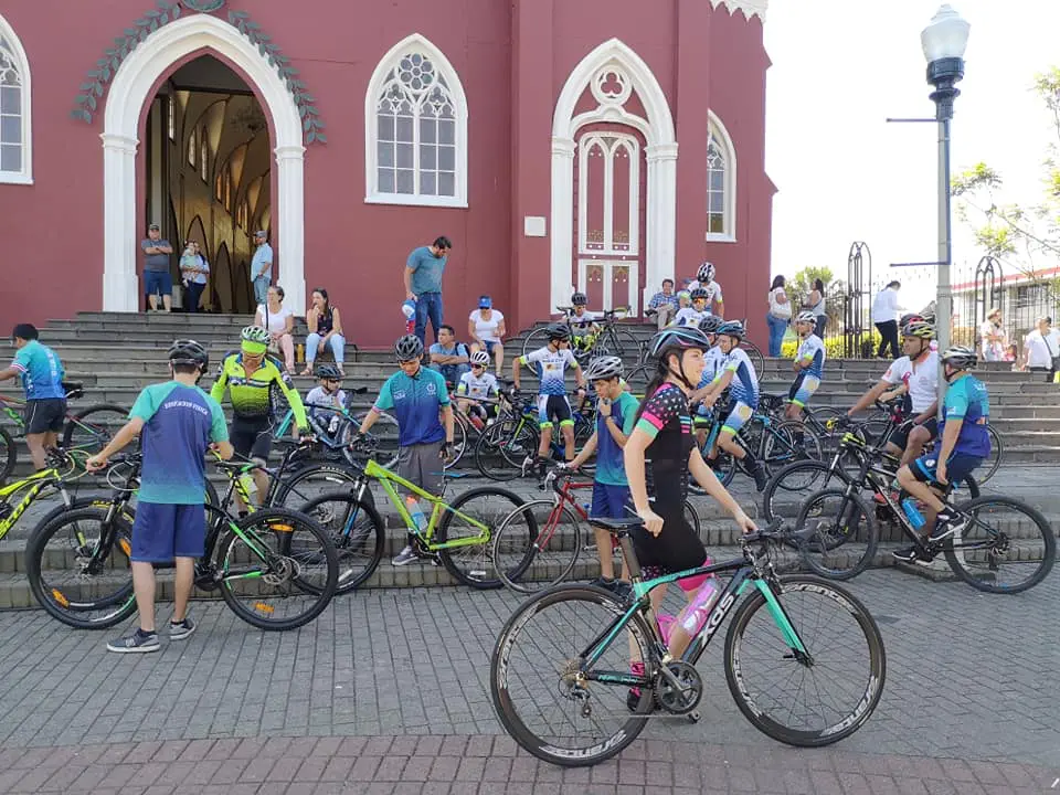 Griegos-cuentan-con-parqueos-para-bicicletas