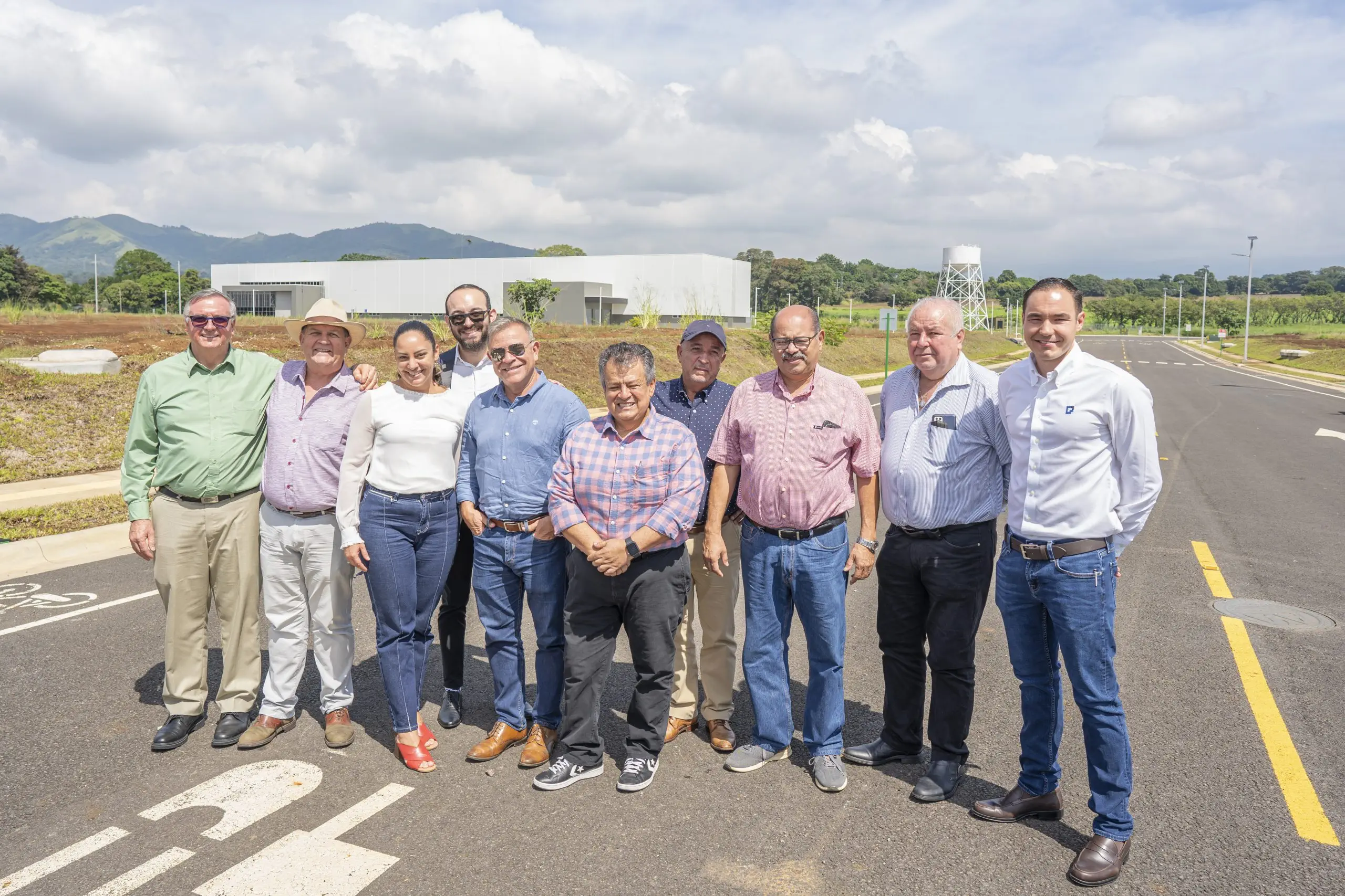 Representantes de Municipalidades de Occidente junto con equipo de Portafolio Inmobiliario