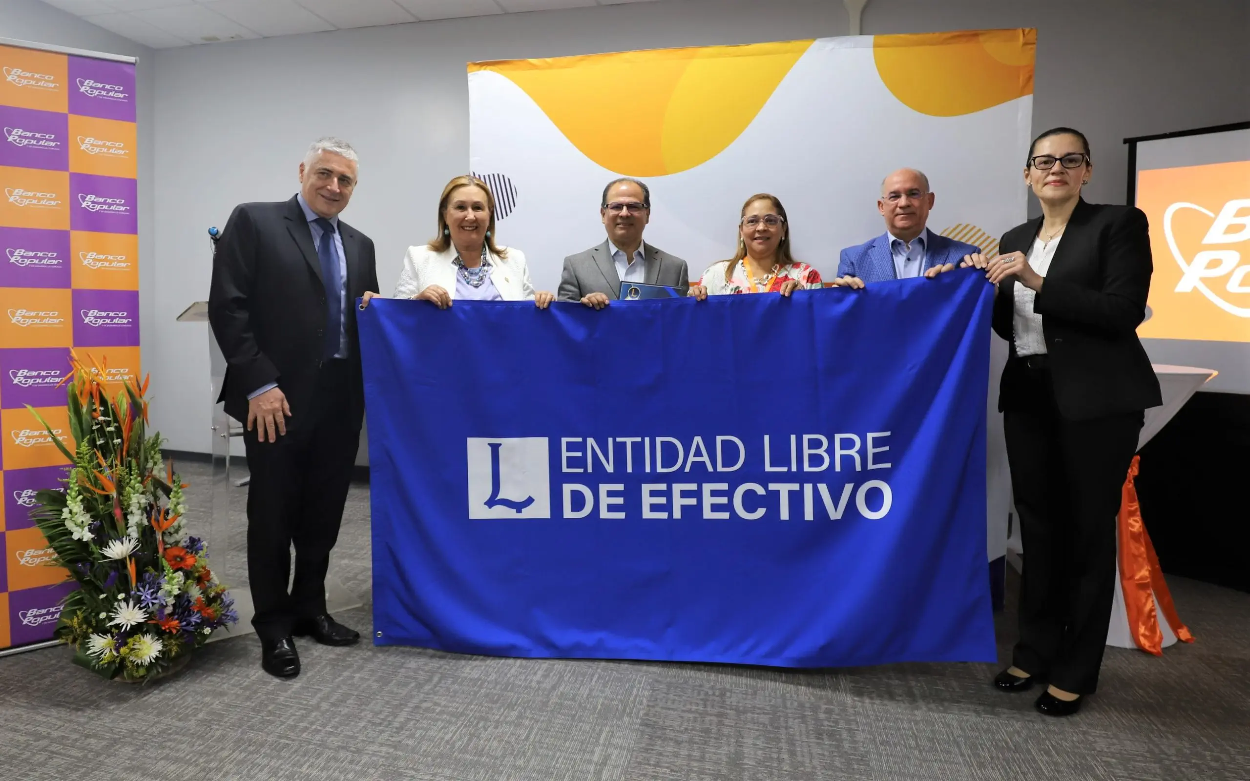 Fotografía Bandera Entidad Libre de Efectivo